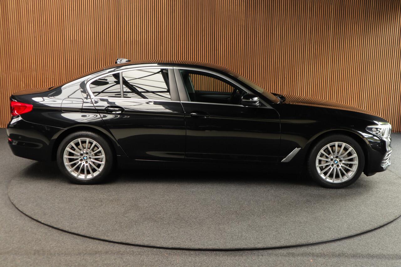 BMW 5-SERIE 530i Head-up Memory seats Navi Leer Camera Climate (3-zone) Stoelverwarming voor & achter Sportstoelen Virtual PDC LM velgen BTW auto