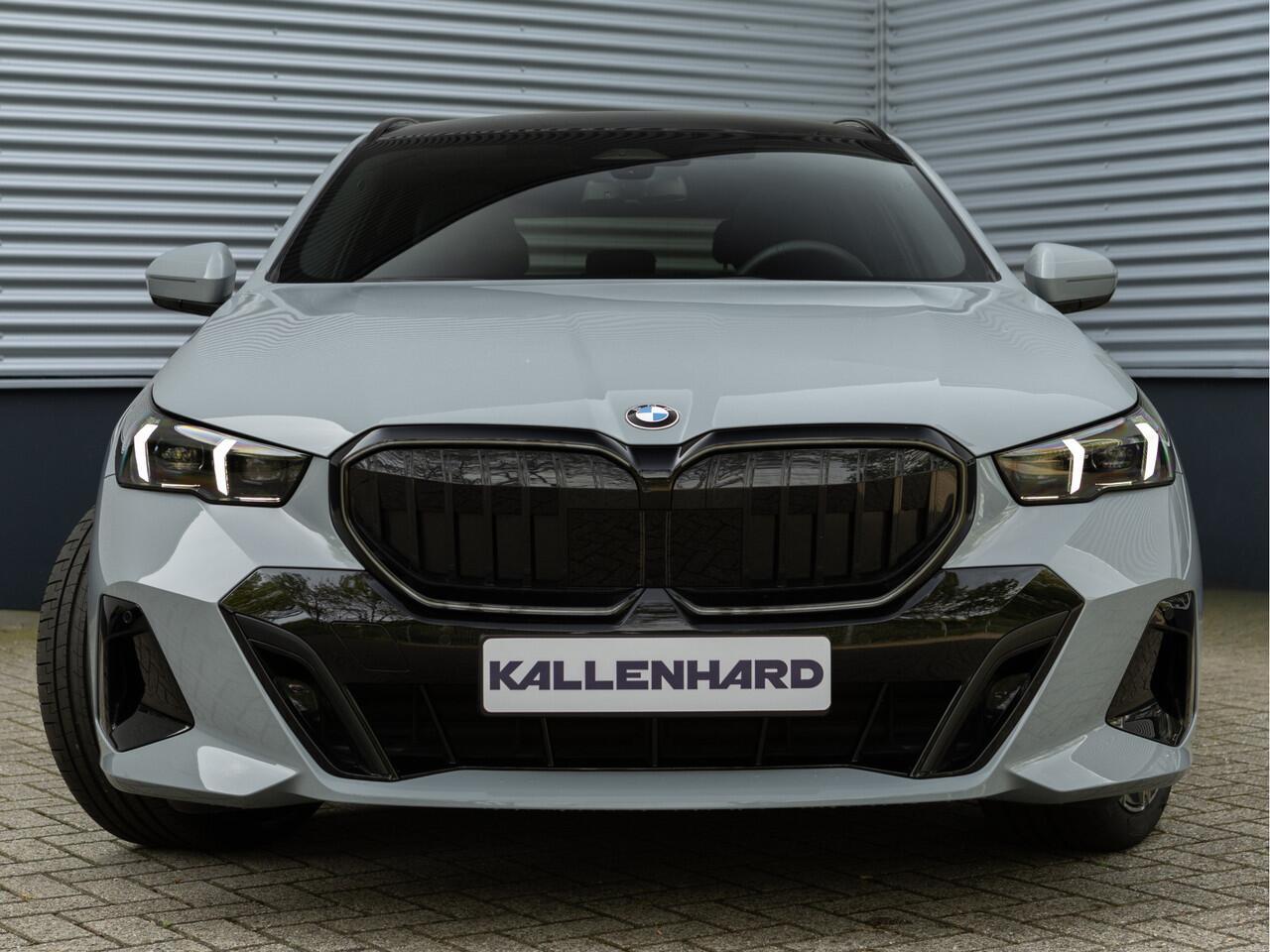 BMW 5-SERIE Touring 520d xDrive - M-Sport Pro - Pano - Trekhaak - ACC - Harman Kardon