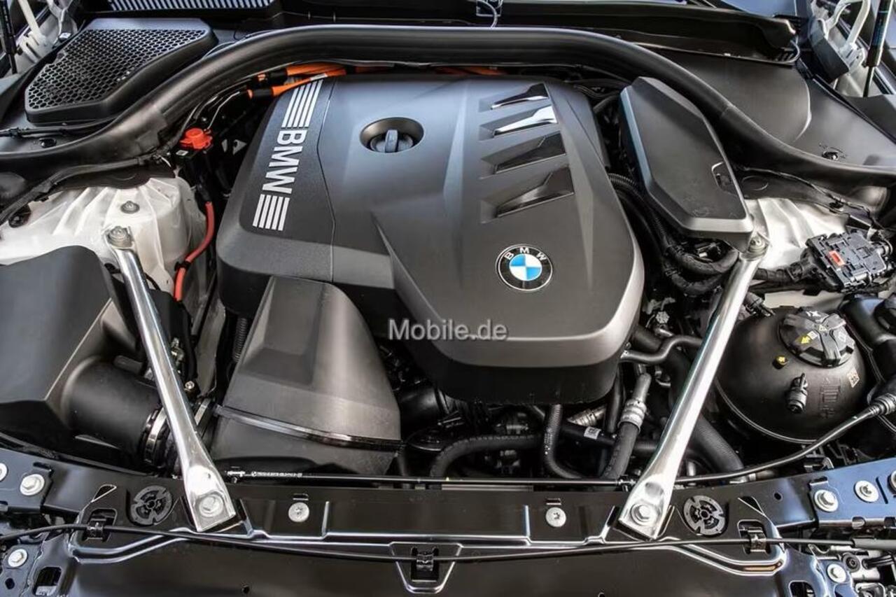 BMW 5-SERIE Touring 530e xDrive M-SPORT ** LED, NAVI+, LEDER, 19-inch LMV, ALARM, M-ONDERSTEL ** 1e EIG - UNFALLFREI - ¤ 17.900,= onder NP ** ** INFORMEER OOK NAAR ONZE AANTREKKELIJKE FINANCIAL-LEASE TARIEVEN **