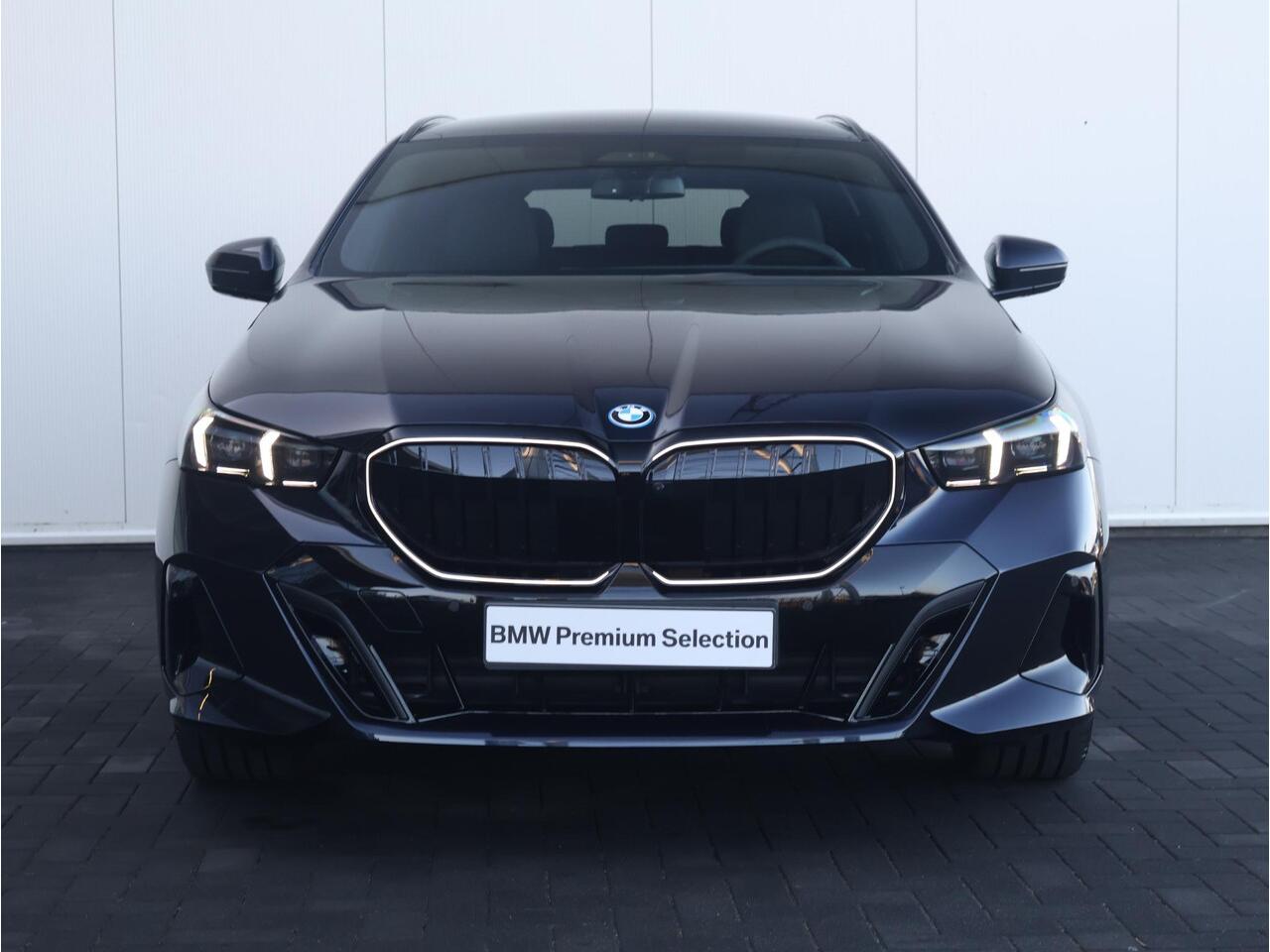 BMW 5-SERIE 550e xDrive Touring | M Sportpakket Pro | Innovation Pack | Travel Packj | Comfort Pack