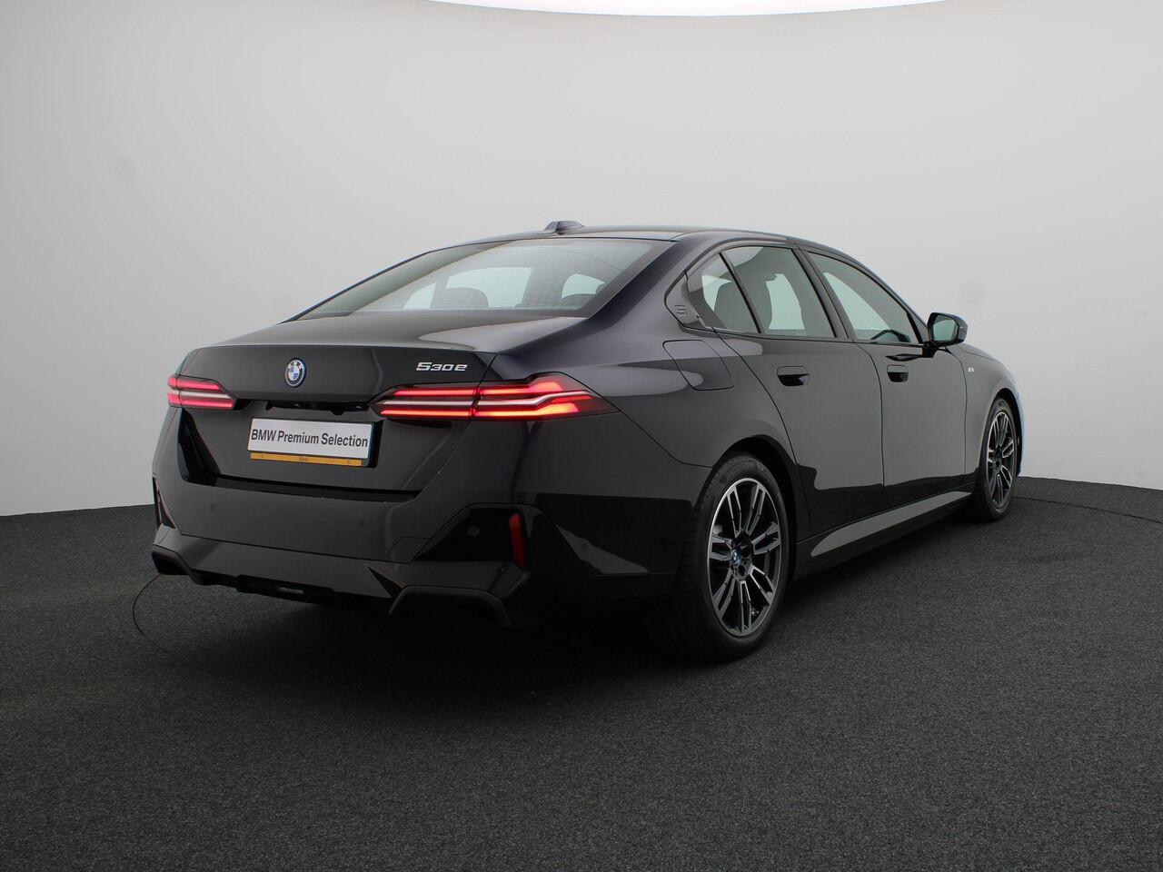 BMW 5-SERIE Sedan 530e M Sportpakket | Achteruitrijcamera | Driving Assistant | 19"