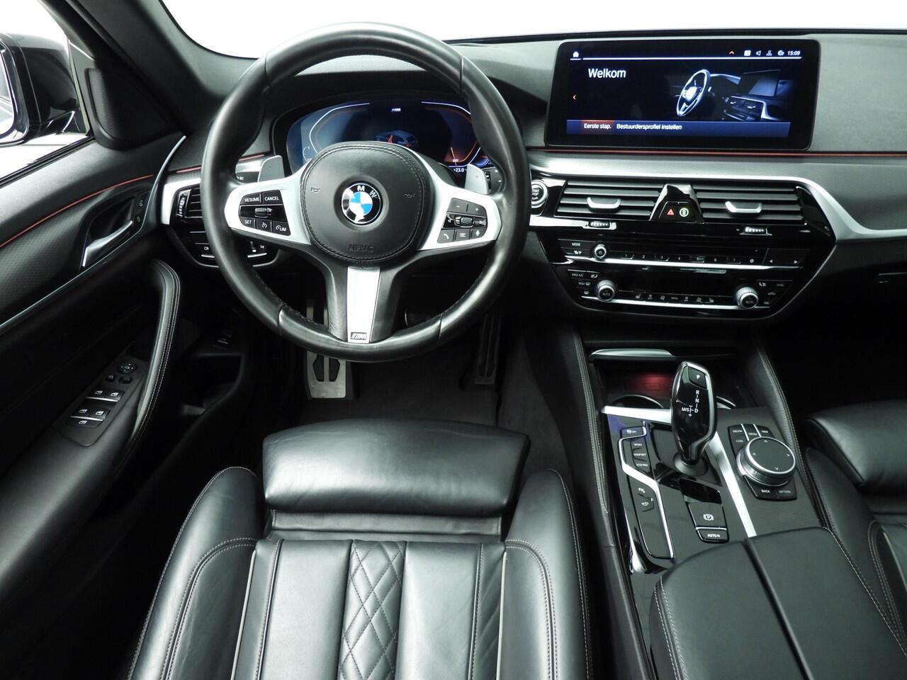 BMW 5-SERIE Touring 530i | M-Sportpakket | Laserlicht | Leder | HUD | Schuifdak | Trekhaak | Comfortzetels | DAB | Hifin speakers | Alu 20 inch