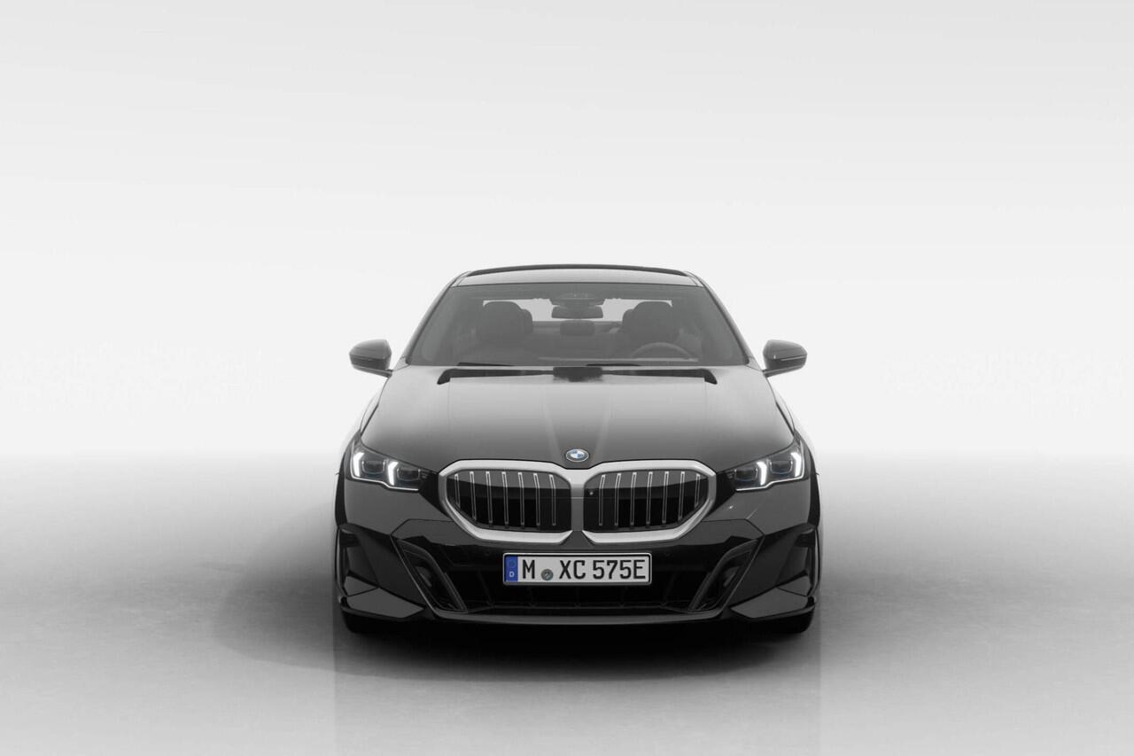 BMW 5-SERIE Sedan 530e M Sport Edition | Innovation Pack | Travel Pack | Comfort Pack | Trekhaak