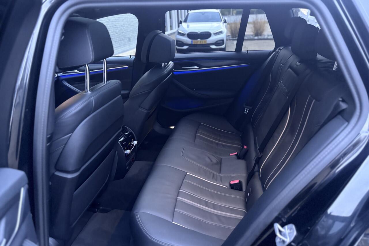 BMW 5-SERIE Touring 530i M-Sport | Panodak | Comfortleder | Camera | Head Up | Boxmore Audio | Trekhaak