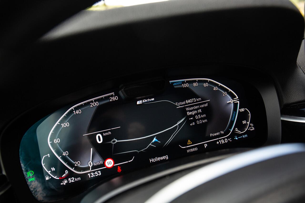 BMW 5-SERIE 545e xDrive Business Edition Plus M-Sport , Panoramadak, Adaptive cruise, Achteruitrijcamera, Sfeerverlichting,