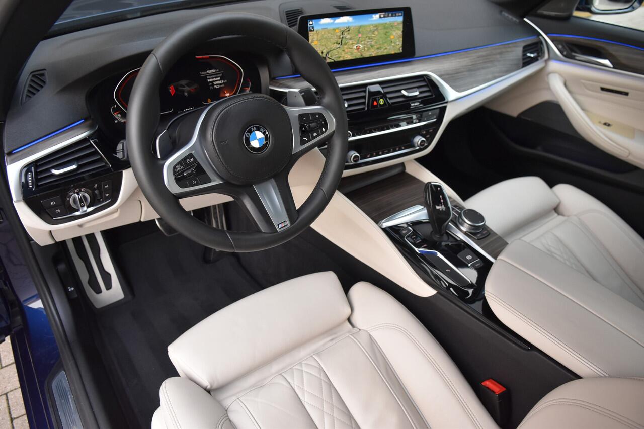 BMW 5-SERIE 520i High Executive * ComfortStoelen * Harman/Kardon * M-Sportpakket * Schuifdak * Trekhaak *