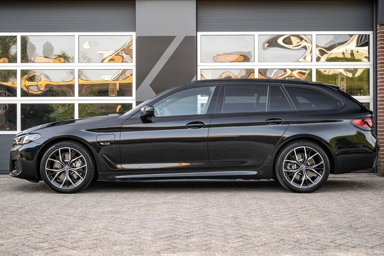 BMW 5-SERIE 530 530e Business Edition Plus | Shadow | M Sport | Panorama | Laser | Head-up | Leder | Camera | H/K |Trekhaak | 19 Inch |