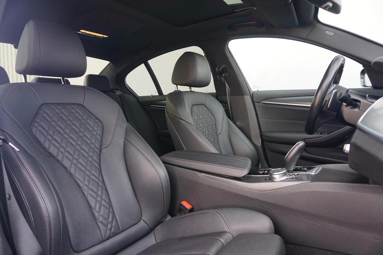 BMW 5-SERIE Sedan 530i M Sportpakket Schuif-/kanteldak / Head-Up Display / HiFi System