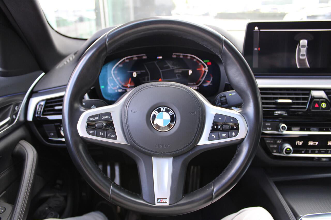 BMW 5-SERIE 530i High Executive M Sport Automaat / Schuif-Kanteldak / Trekhaak / Laserlight / M Sportonderstel / Live Cockpit Professional