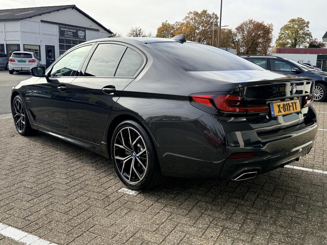 BMW 5-SERIE 545e xDrive Business Edition Plus | M Sport | LED | Adapt. Cruise | Stoel- en stuurverwarming | Apple Carplay | Trekhaak