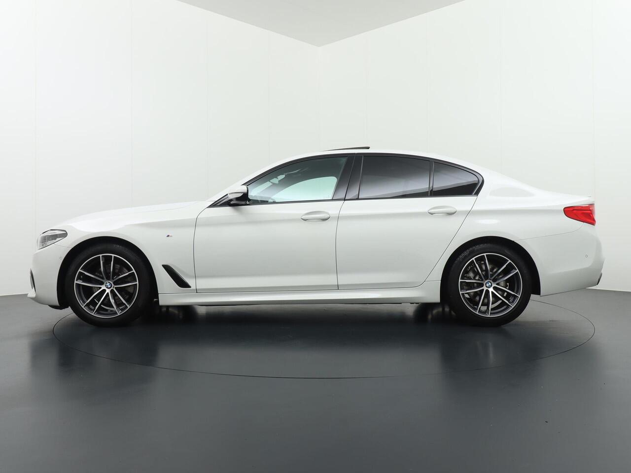 BMW 5-SERIE 520i High Executive Edition M Pakket | Leder | Schuifdak | Memory |
