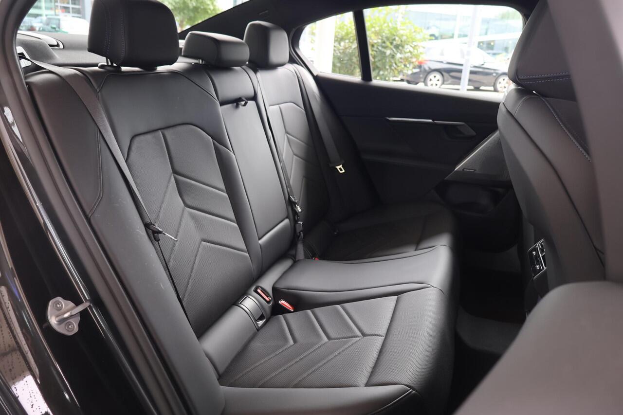 BMW 5-SERIE 520i | M Sportpakket | Innovation Pack | Voorstoelen Verwarmd