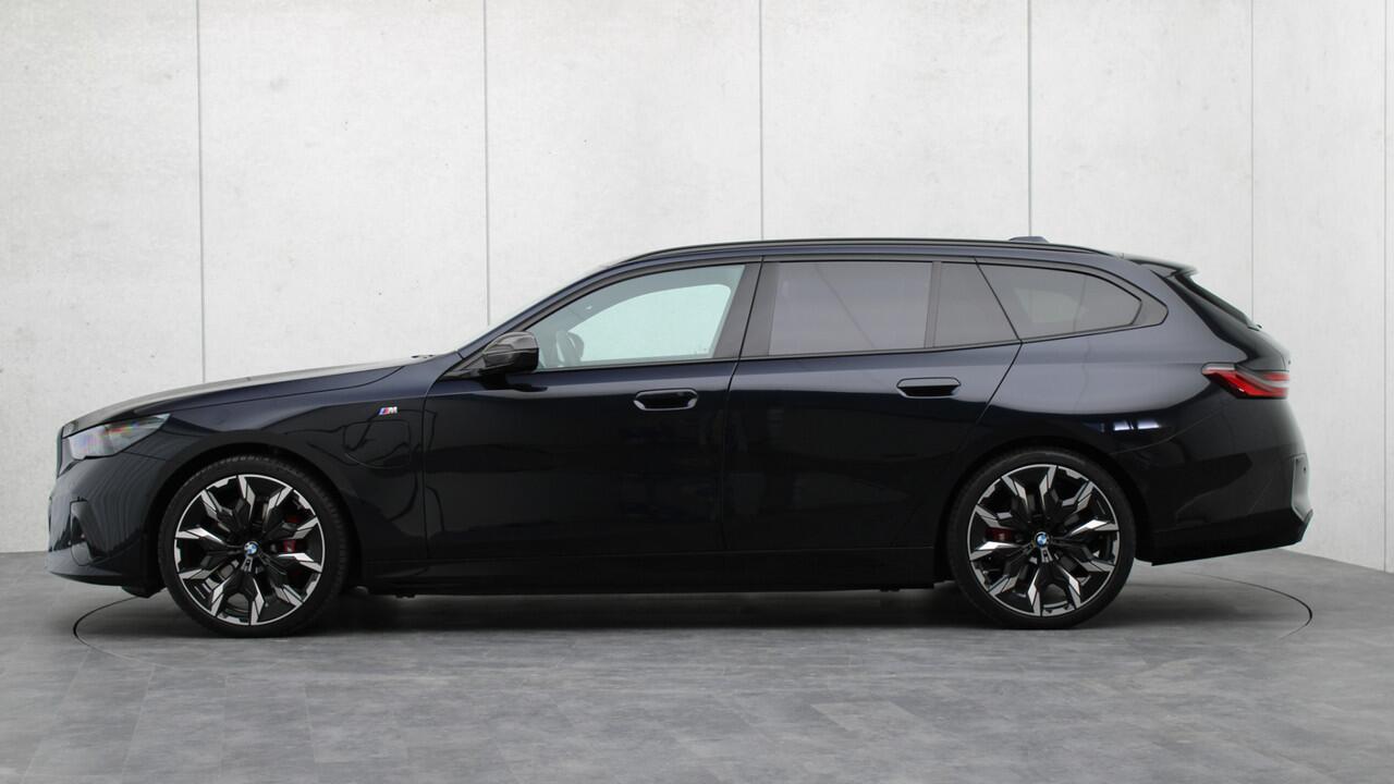 BMW 5-SERIE Touring 530e xDrive M-Sport Pro | Stoelventilatie | Bowers & Wilkins | M Carbon exterieur | Onderstel Professional | Head-up | Panoramadak | Trekhaak