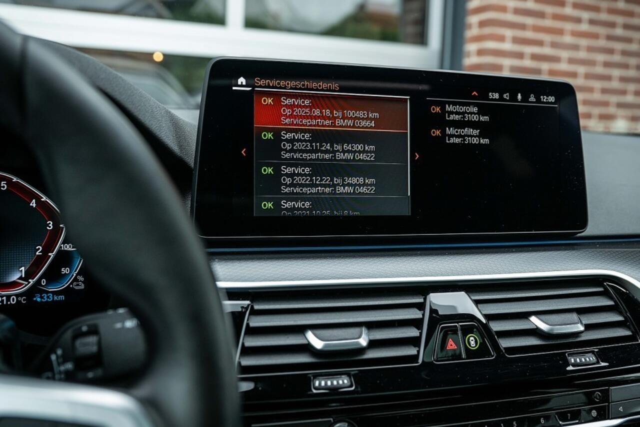 BMW 5-SERIE 530 530e xDrive High Executive | M-Sport | Shadow | Panorama | Laser | Leder | Camera | Trekhaak | 19' inch | Hifi |