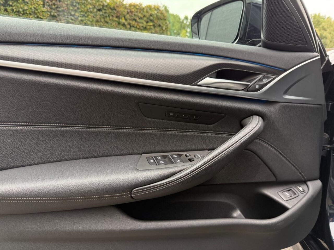 BMW 5-SERIE 530e M-Sport,Laser LED,Sport/Comf. zetels,Memory,Cam 360,Trekhk Elekt.