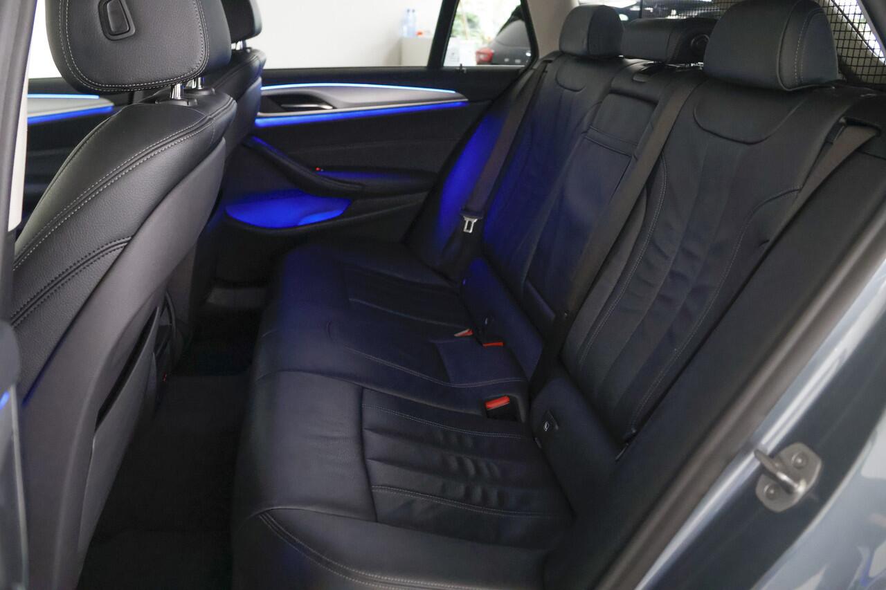 BMW 5-SERIE Touring 520i Business Edition Cruise / Navi / Carplay / Camera / Trekhaak