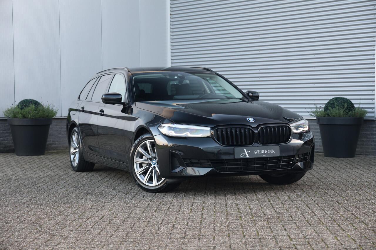 BMW 5-SERIE Touring 530e Executive 292PK NAP|Sportstoelen|Stoelv|Black Ed|Plug in