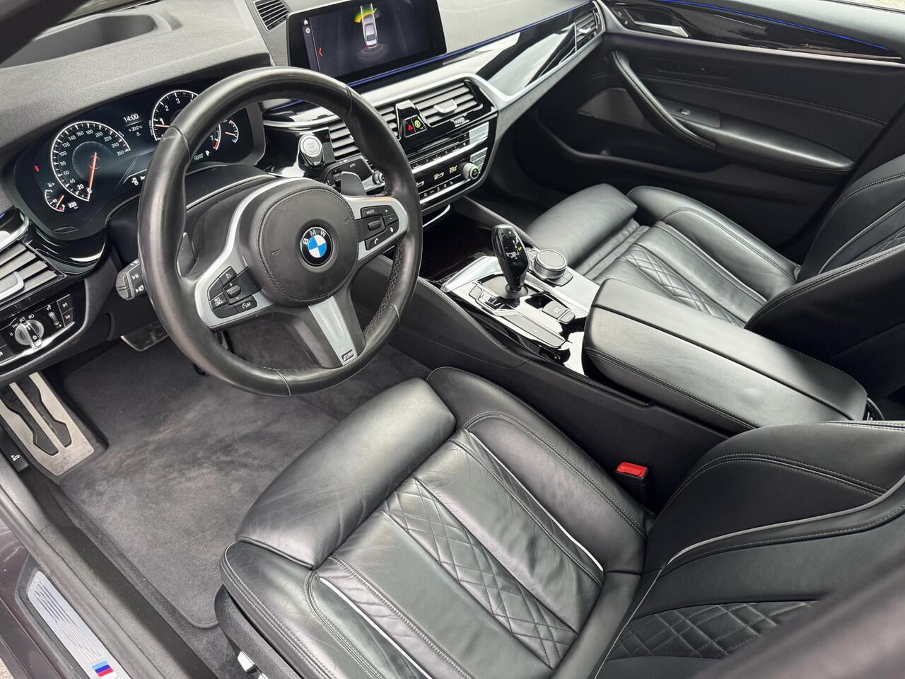 BMW 5-SERIE Sedan 530i High Executive M Sport Pakket Automaat / Navigatie Professional / Schuif-/kanteldak / Harman Kardon / Comfortstoelen / Soft Close / Head-Up Display / 20 Inch / Leder / Active Steering