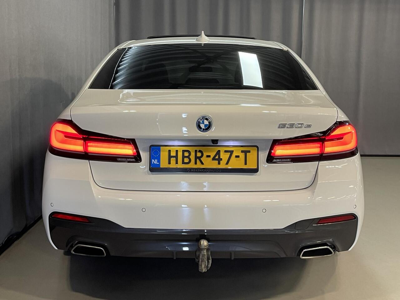 BMW 5-SERIE 530e Business Edition Plus M Sport 19"/Schuif-kanteldak/Trekhaak/Camera/Stoelverwarming + memory/PDC v+a/LED