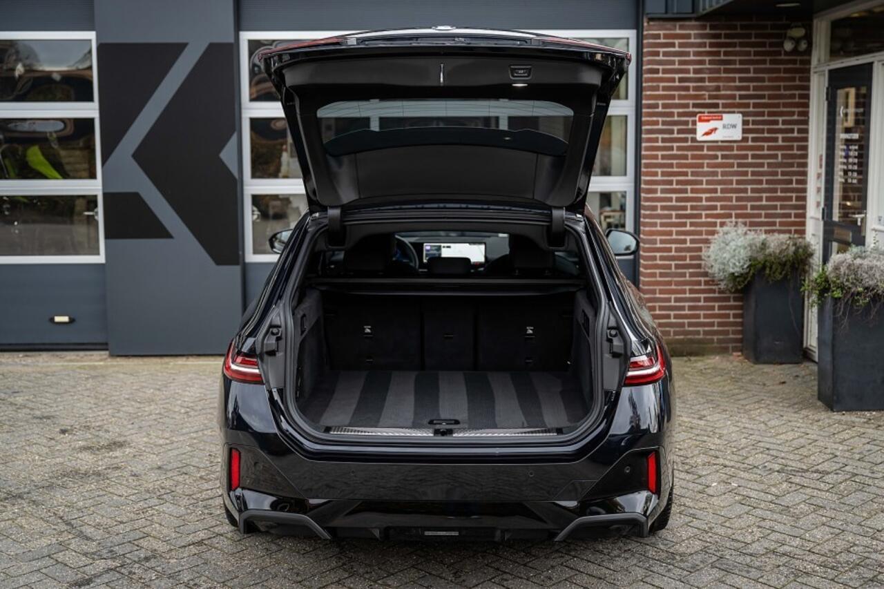 BMW 5-SERIE 530e M Sport | Shadow | Camera | Elek. Trekhaak | Driving Ass. Plus | 19 Inch |