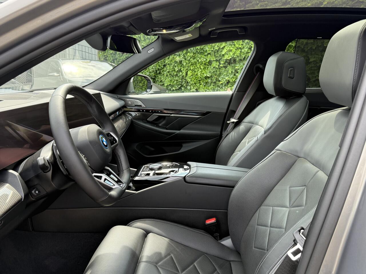 BMW 5-SERIE 550e xDrive | M-Sport Pro | 21'' | Panorama | Bowers & Wilkins | Driv. Ass. Prof.