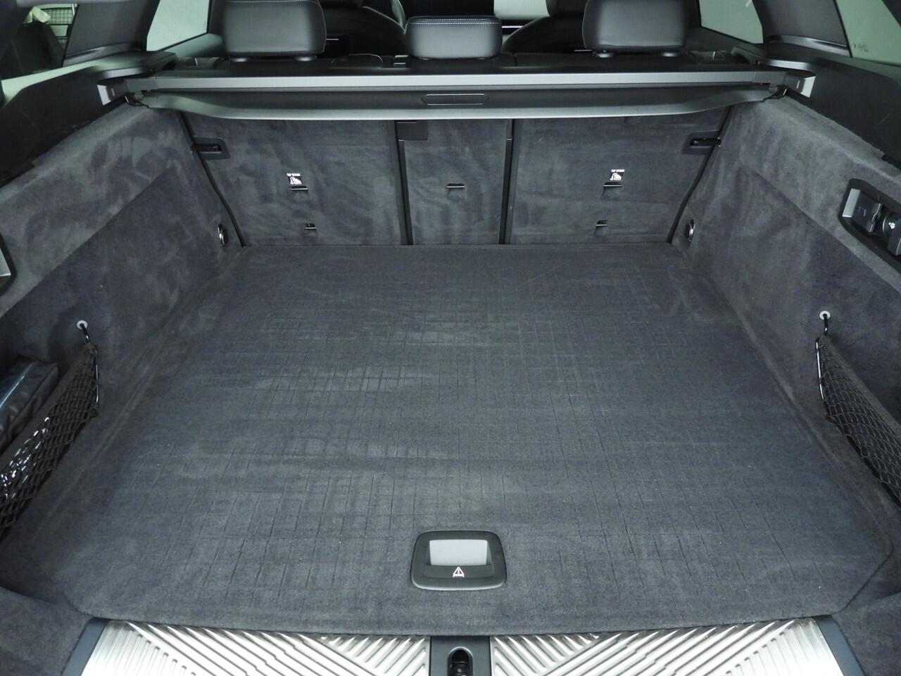 BMW 5-SERIE Touring 530e | M-Sportpakket | LED | Navigatie | Active cruise | Trekhaak | Keyles go | DAB | Alu 20 inch