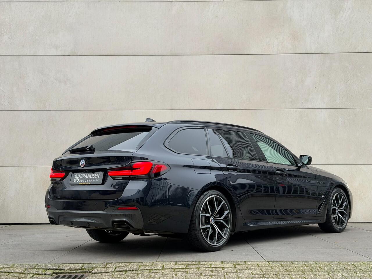 BMW 5-SERIE Touring 520i Business Edition Plus M Sport-Pano-19"-Head up-Trekhaak-Leer