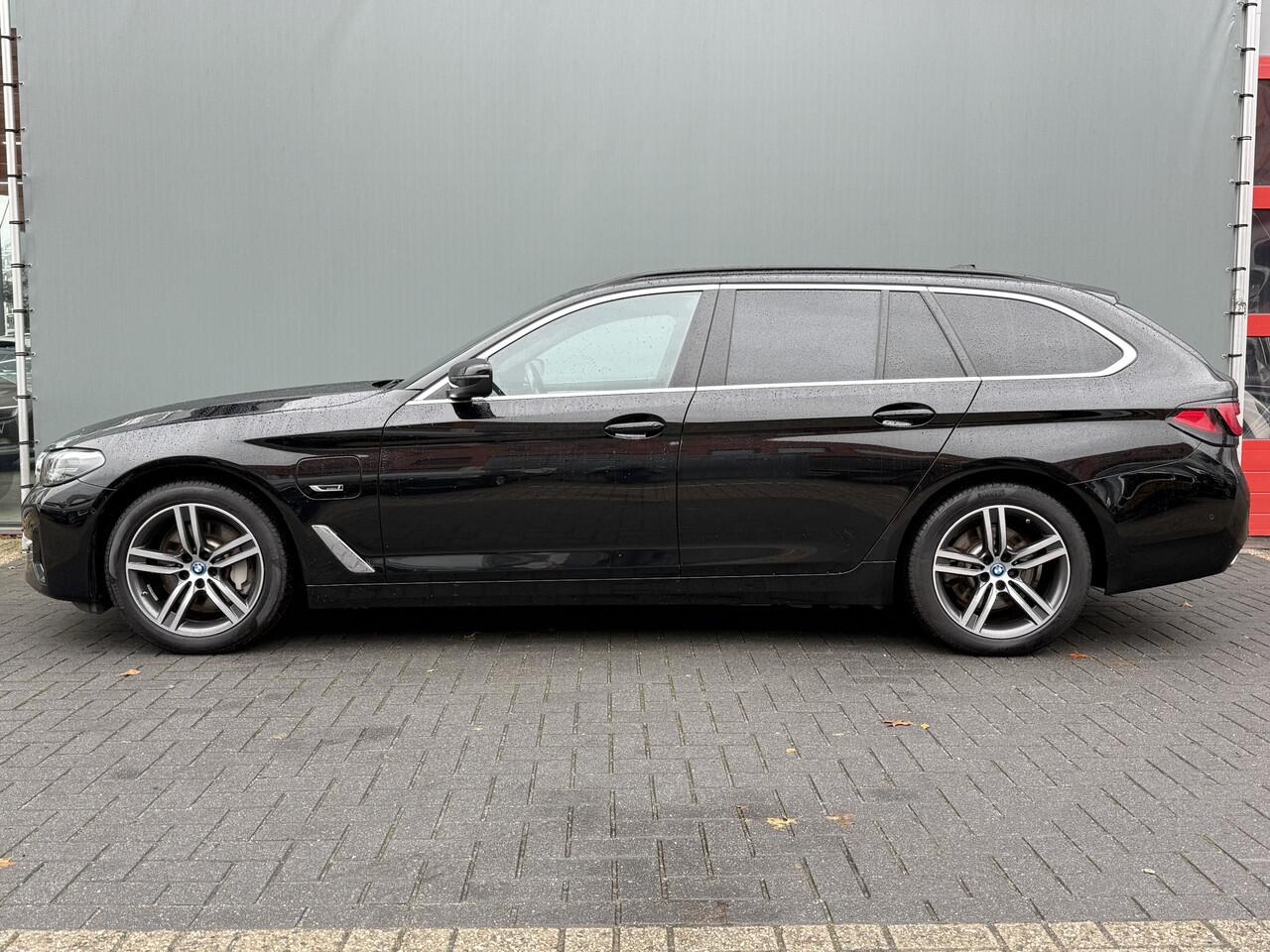 BMW 5-SERIE Touring BWJ 2022 530e 259PK High Executive AUTOMAAT | TREKHAAK WEGKL. | STOEL + STUUR VERW. | FULL LED | CARPLAY & ANDROID | CAMERA | NAVI | CLIMA | CRUISE | LMV | PDC