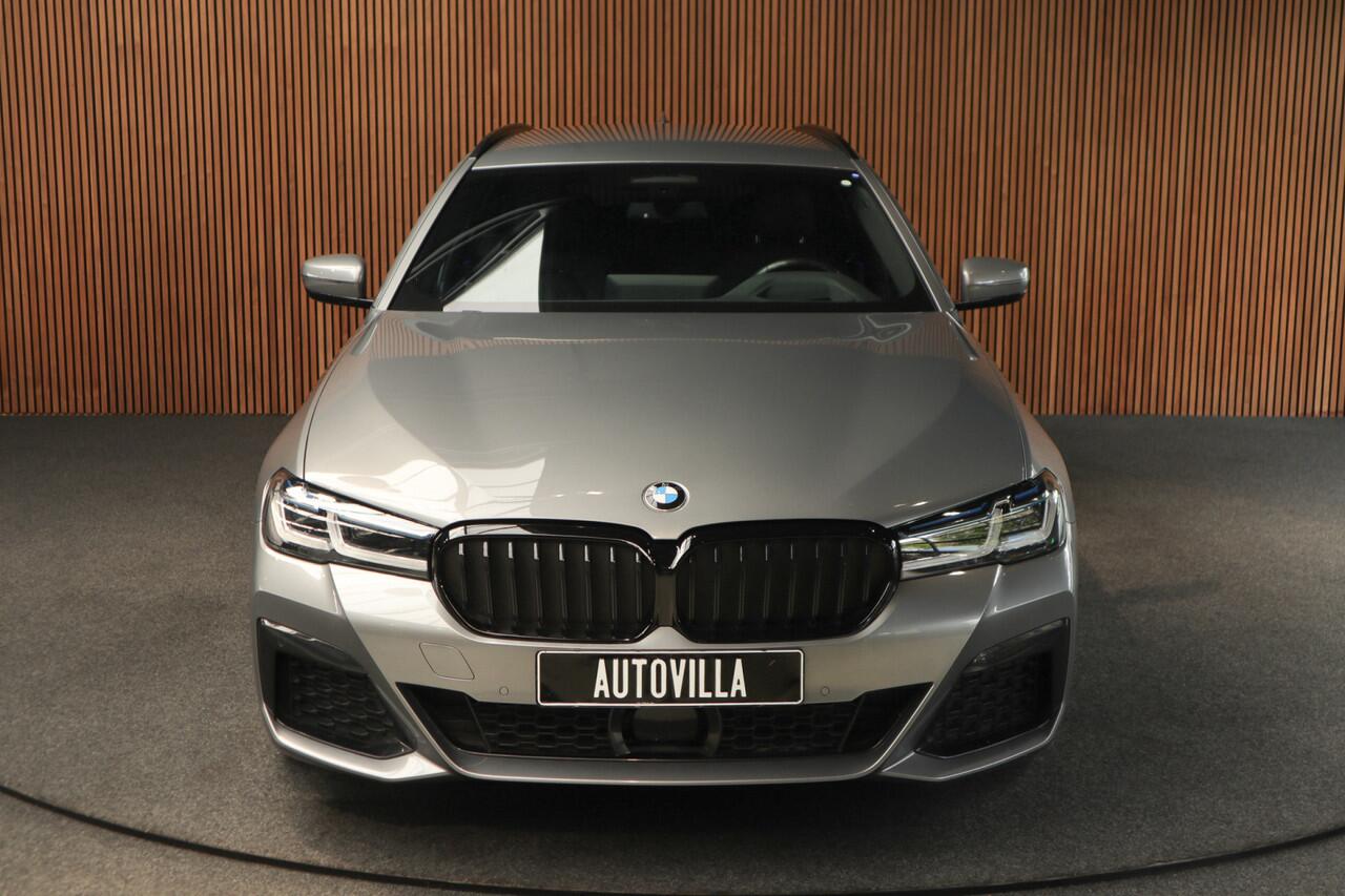 BMW 5-SERIE Touring 520i Mpakket HUD Navi Elektr. achterklep Camera Carplay Virtual Elektr. uitklapbare trekhaak Matrix ACC Stoelverwarming DAB Climate (3-zone) PDC Memory LM velgen BTW auto