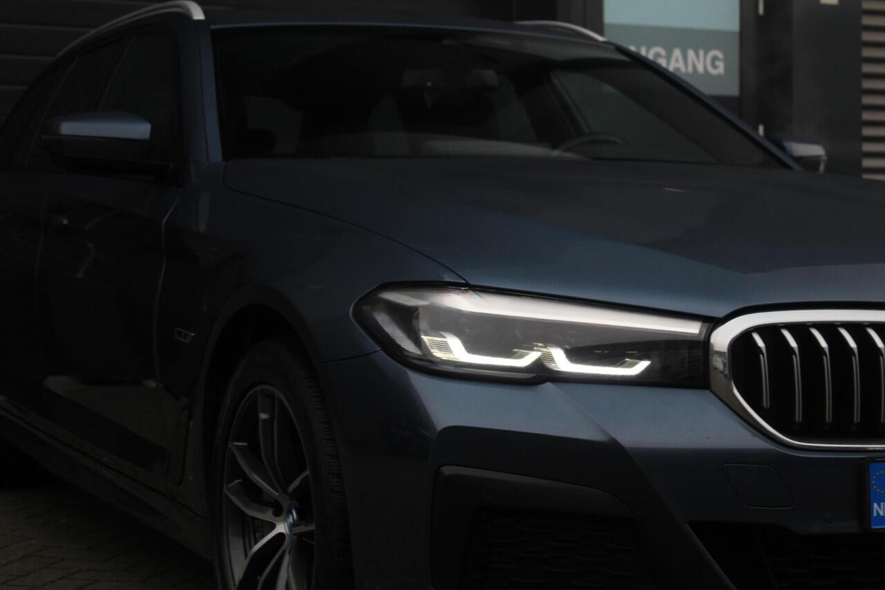 BMW 5-SERIE Touring 530e M-Sport | Stuur en Stoelverwarming | HUD | Elektrische stoelen | Sfeerverlichting