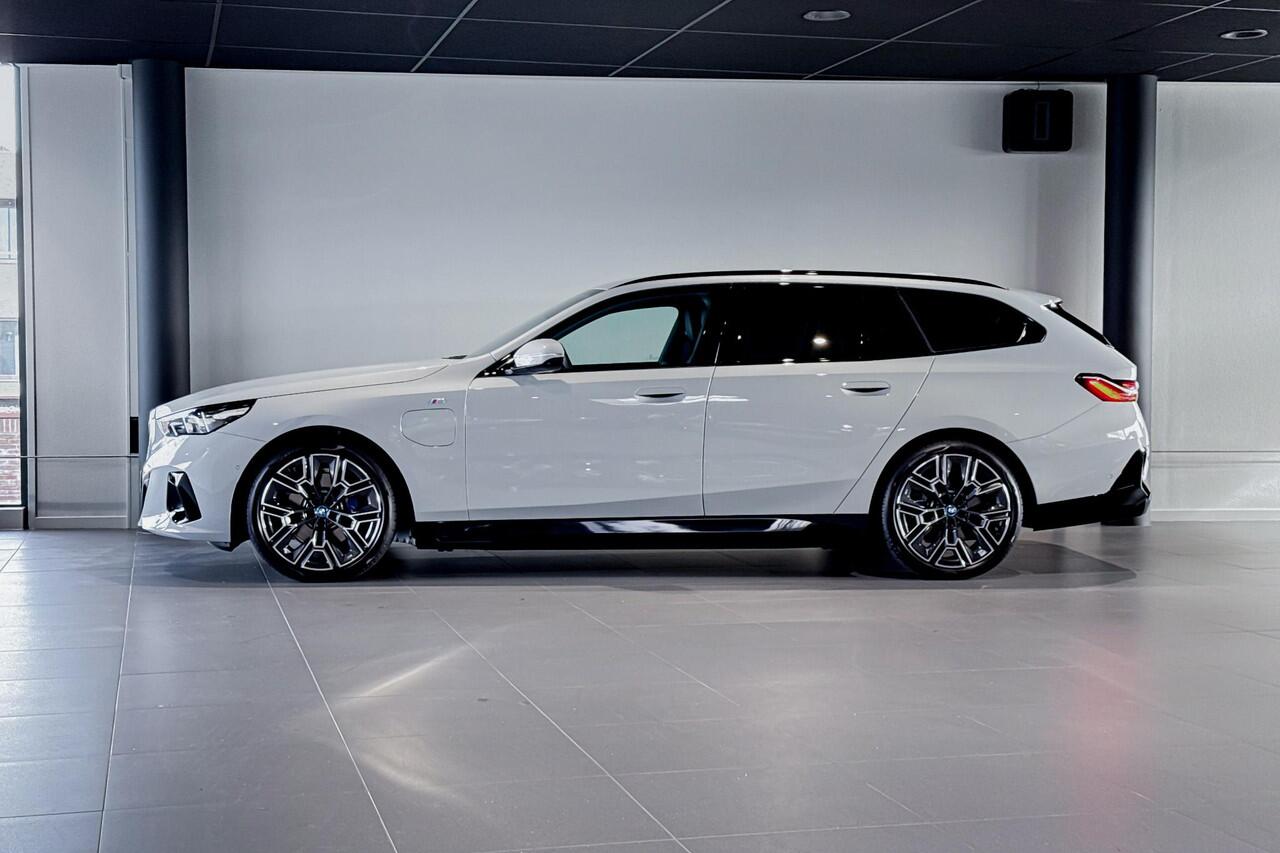 BMW 5-SERIE Touring 530e M Sport Edition | Harman Kardon | Stoelverwarming | Head-up Display |