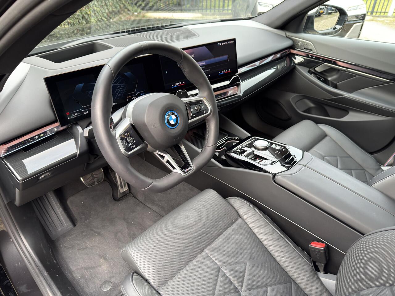 BMW 5-SERIE Touring 550e xDrive | M-Pro | Bowers & Wilkins | Trekhaak | 360 cam | Panorama | Co Pilot