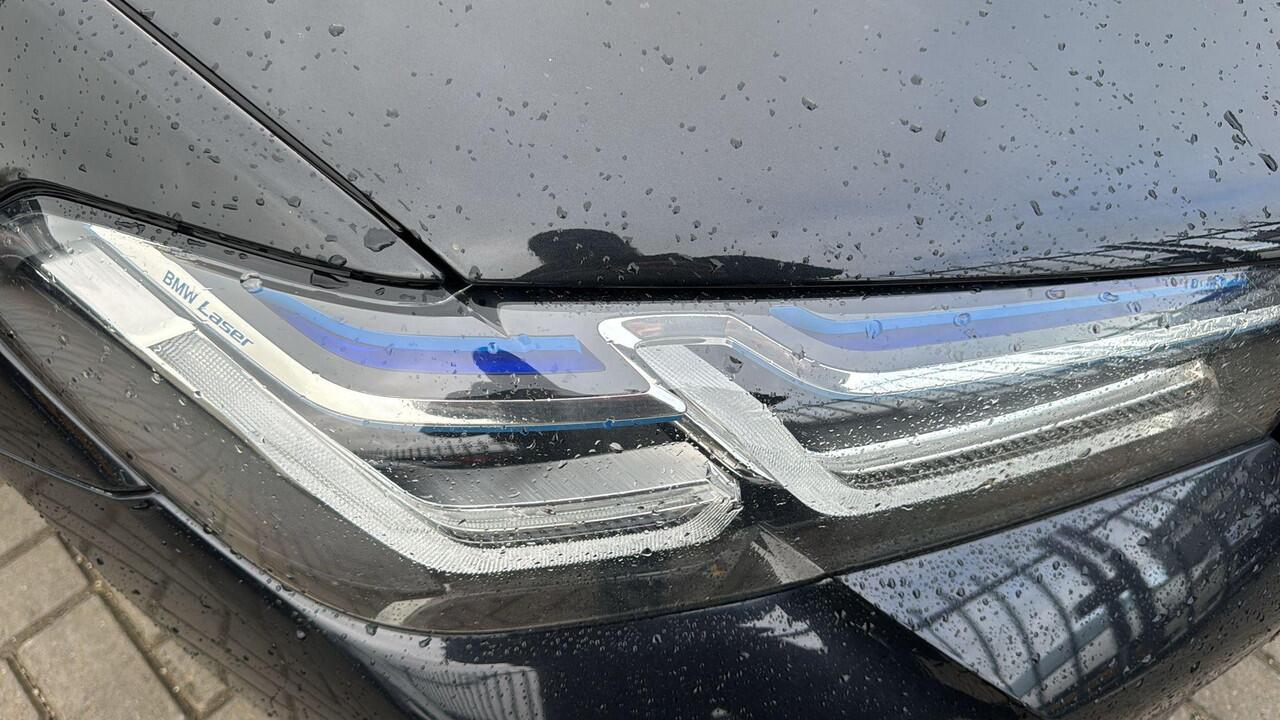 BMW 5-SERIE Touring 530e xDrive Business Edition Plus LASER KOPLAMPEN | HEAD-UP DISPLAY | PANORAMADAK | M-SPORT INTERIEUR | 360 CAMERA | WEGKLAPBARE TREKHAAK | DODEHOEK DETECTIE | ELEKTRISCHE STOELEN | STOEL/STUUR VERWARMING | FABRIEKSGARANTIE TOT MEI 2026 | NEDERLAN