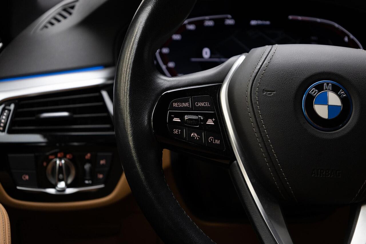 BMW 5-SERIE Touring 530e Executive | Driving Assistant | Head Up | Leder |