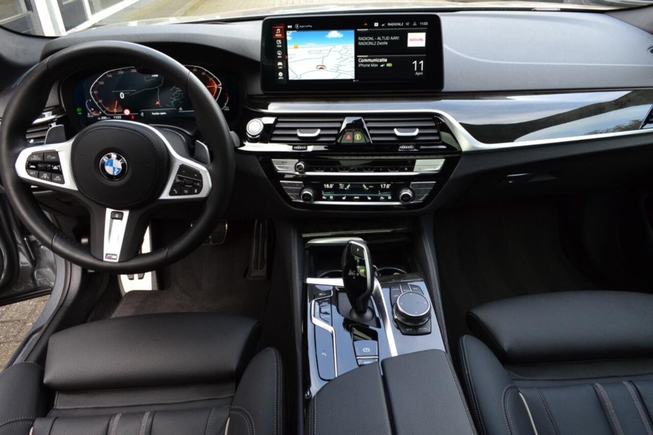 BMW 5-SERIE 530d xDrive M-Sport / Pano / standkachel / vol