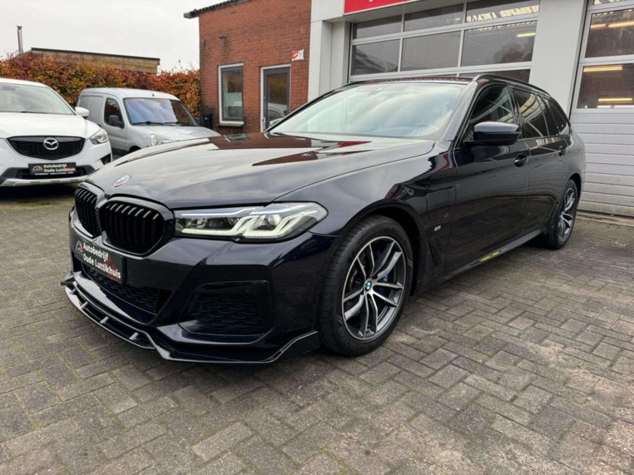 BMW 5-SERIE Touring 530e xDrive M Sport Laser Camera Navi Trekhaak