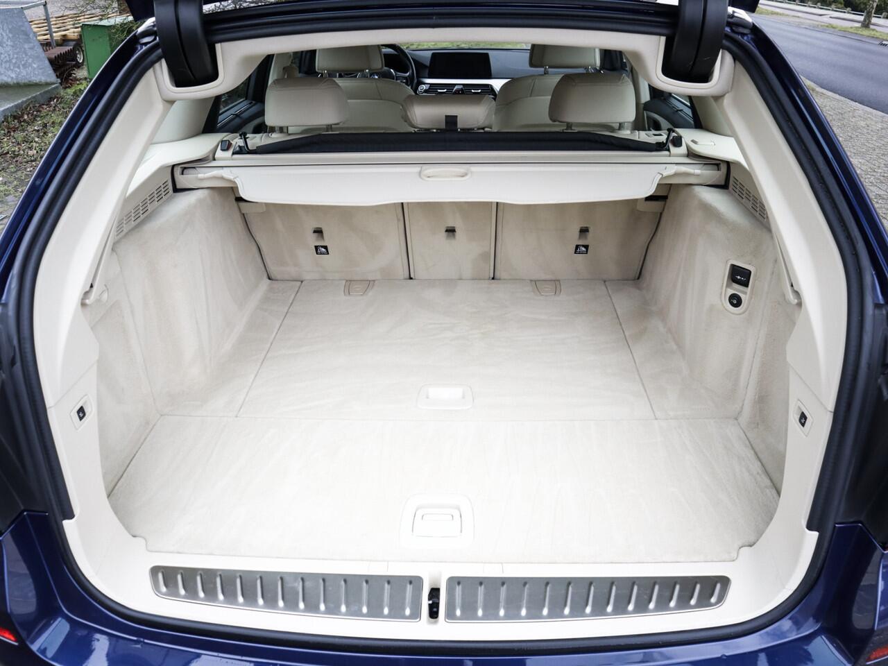 BMW 5-SERIE Touring 520i High Executive Edition 2e-Eig. & Keurig-Onderh. BOVAG-Garantie. NL-Auto.