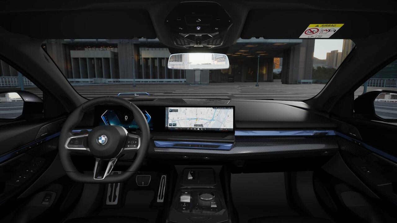 BMW 5-SERIE Touring 530e M Sport Automaat / Panoramadak / Trekhaak / Adaptieve LED / Comfort Access / Parking Assistant Plus / Stoelventilatie / Stuurverwarming