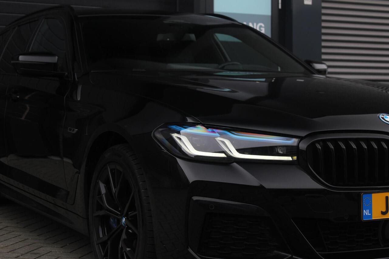 BMW 5-SERIE Touring 530e xDrive M-sport | Panorama-dak | Comfort Stoelen | Harman & Kardon | Cruise Control Adaptief | Sfeerverlichting | Electrische Achterklep