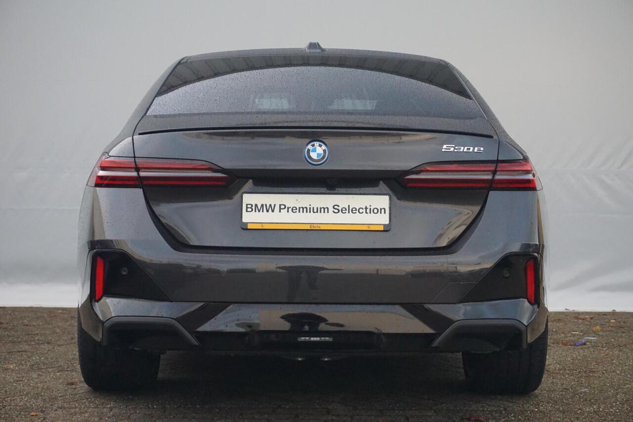 BMW 5-SERIE Touring 530e M Sportpakket Pro 20'' / Harman Kardon / Comfortstoelen met stoelventilatie / Driving Assistant Professional / Trekhaak
