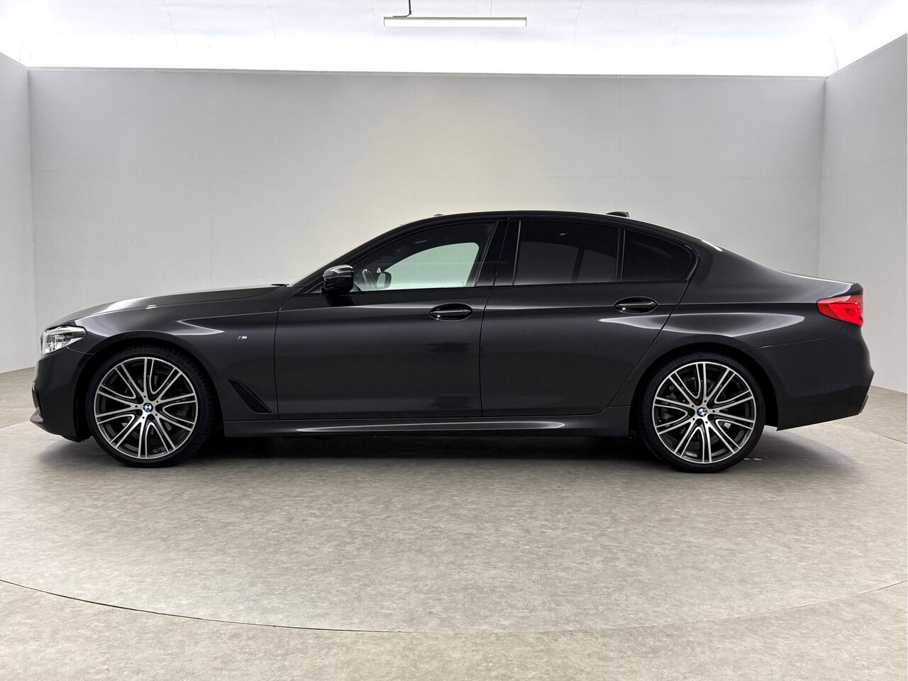 BMW 5-SERIE 520i High Executive M-Sport 184PK | Pano | Sfeerverl. | HuD | Virtual | Memory | Camera | Navi | Keyless | NAP