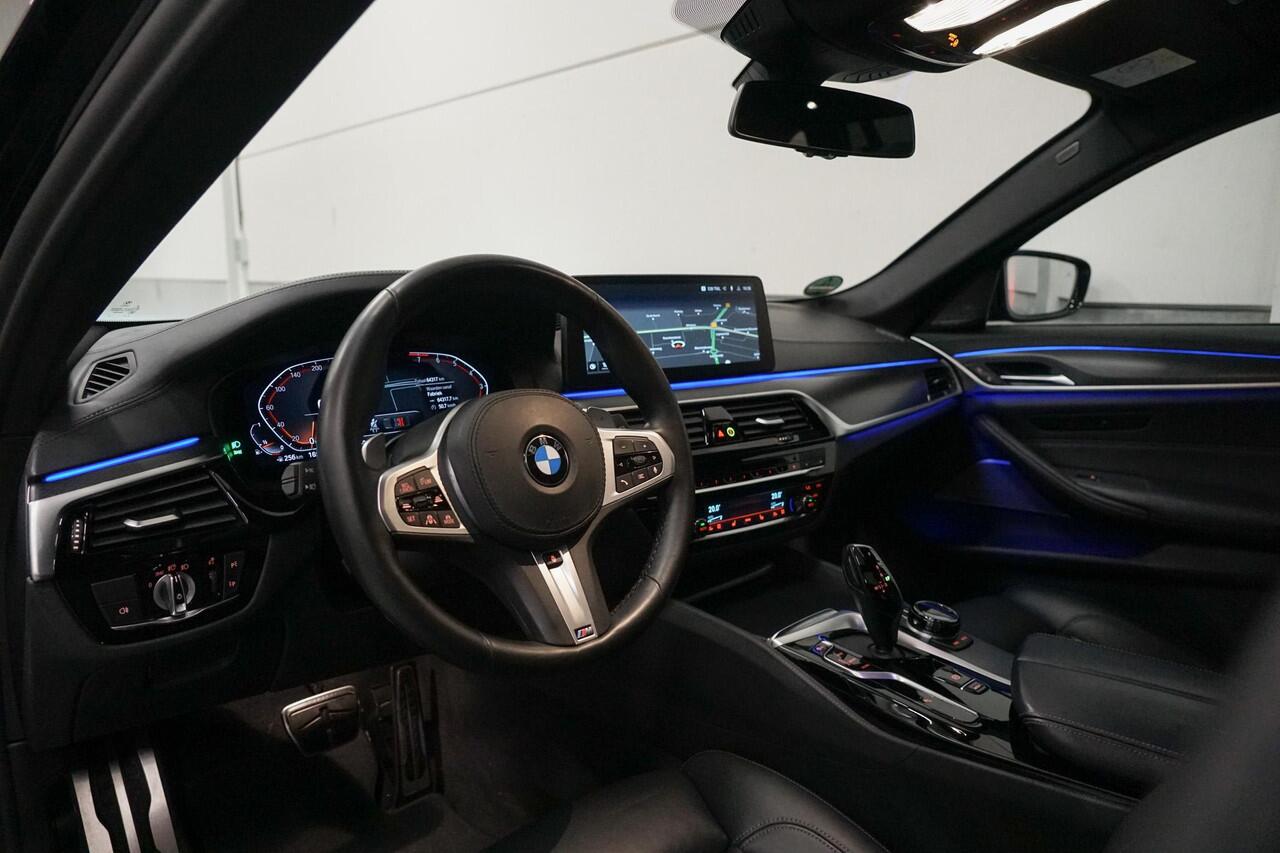 BMW 5-SERIE Touring 540i xDrive M-Sport | Panoramadak | CoPilot | Harman Kardon