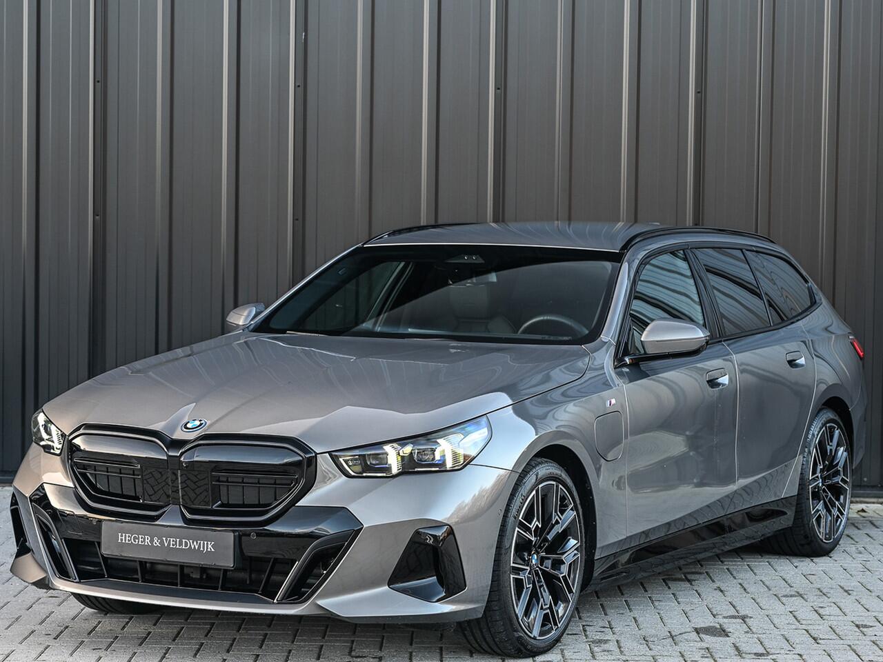 BMW 5-SERIE Touring 530e XDRIVE | SHADOW LINE | M-SPORT | COMFORT ACCESS | ACTIVE CRUISE | BOWERS & WILKINS | 360 CAMERA | STUUR- EN STOELVERWARMING | LEDER | AMBIANCE | ASSISTANCE PLUS PAKKET | EL. TREKHAAK | ADAPTIVE LED | M-SPORT SUSPENSION