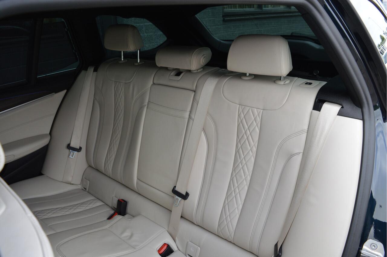 BMW 5-SERIE Touring 520i High Executive | M-PAKKET | 360 CAM | CARPLAY |