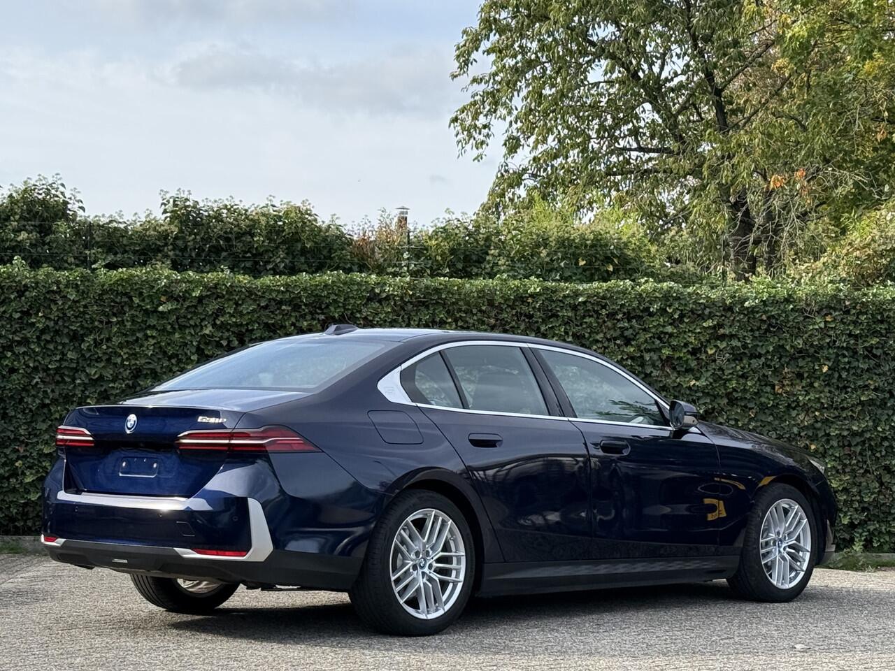 BMW 5-SERIE 530e | Harman/Kardon | Comfortzetels | 360 Cam | 4x stoelverw. | Stoelventilatie | Adapt. Led | Driving Ass.