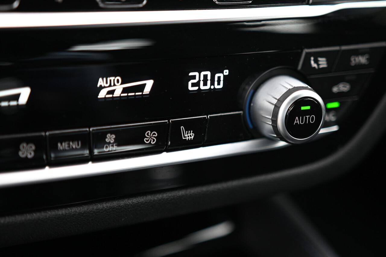 BMW 5-SERIE 530e xDrive High Executive M Sport Automaat / Sportstoelen / Soft Close / Comfort Access / Adaptieve LED / Head-Up / Stoelverwarming / BMW Live Cockpit Professional