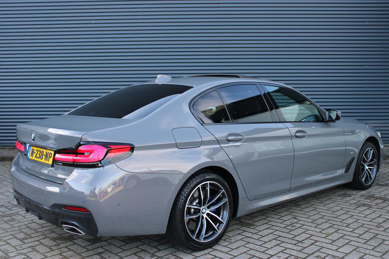 BMW 5-SERIE 520e M-Sport Panoramadak Laser Leer Comfort-Zetels