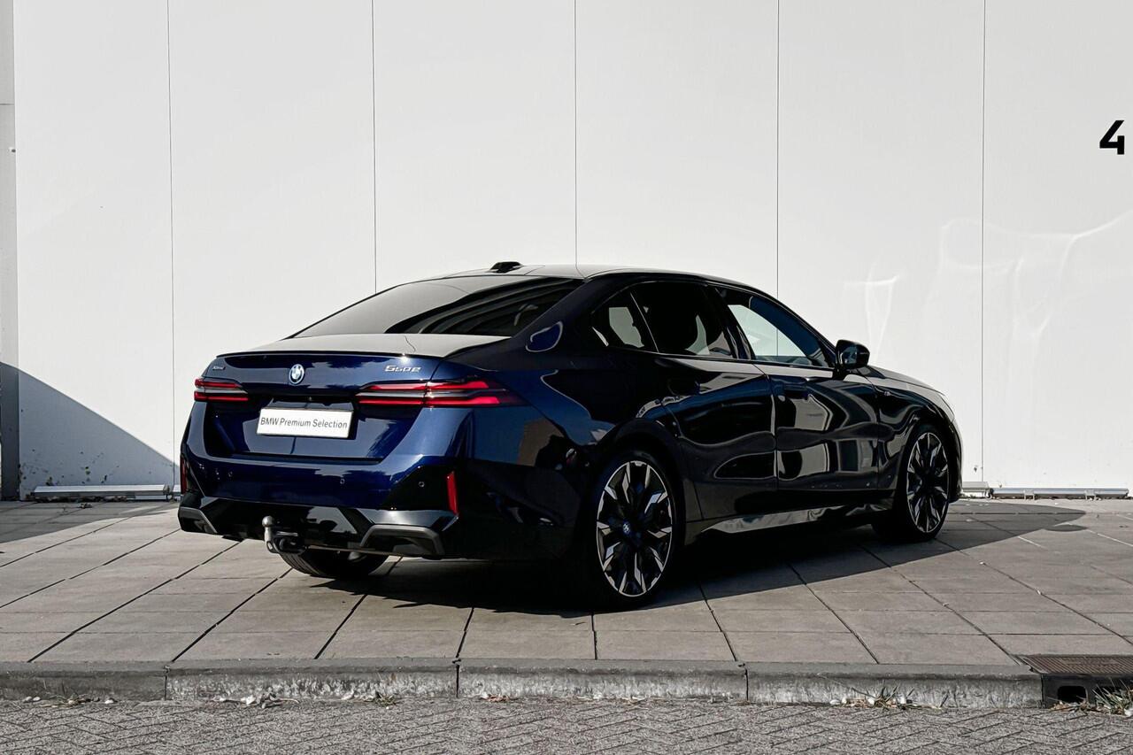 BMW 5-SERIE Sedan 550e xDrive M-Sport Pro / Bowers & Wilkins / Driving Assistant Professional / Head-Up / Parking Assistant Professional / Stoelventilatie / Stoelventilatie / Trekhaak Zwenkbaar / 20 Inch / Selections