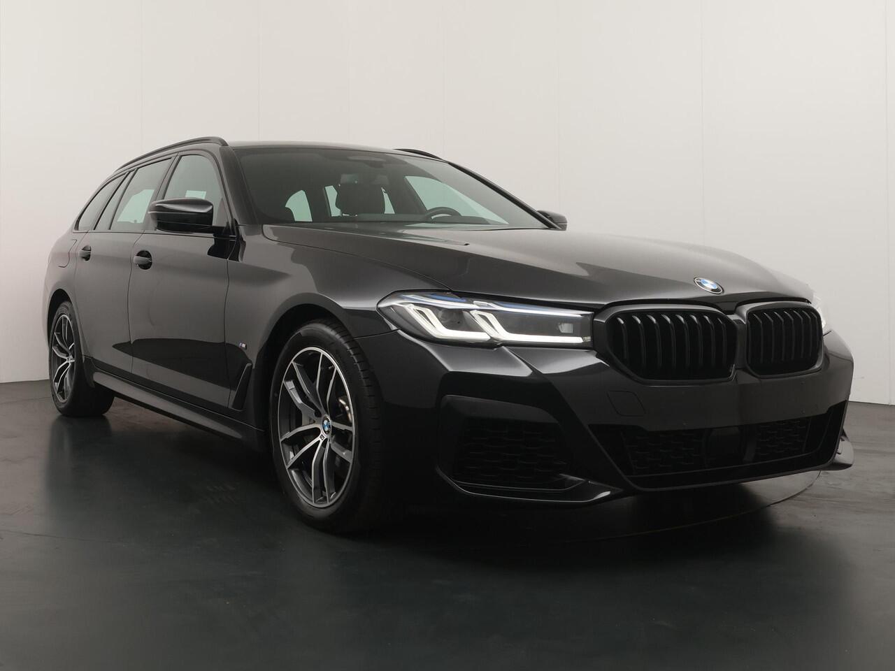 BMW 5-SERIE Touring 540i xDrive | M-Sport | Harman Kardon | Co-Pilot | Soft Close | Comfort Access | Stoelventilatie en verwarming | Panoramadak | Head-Up | 4 Zone Airco |