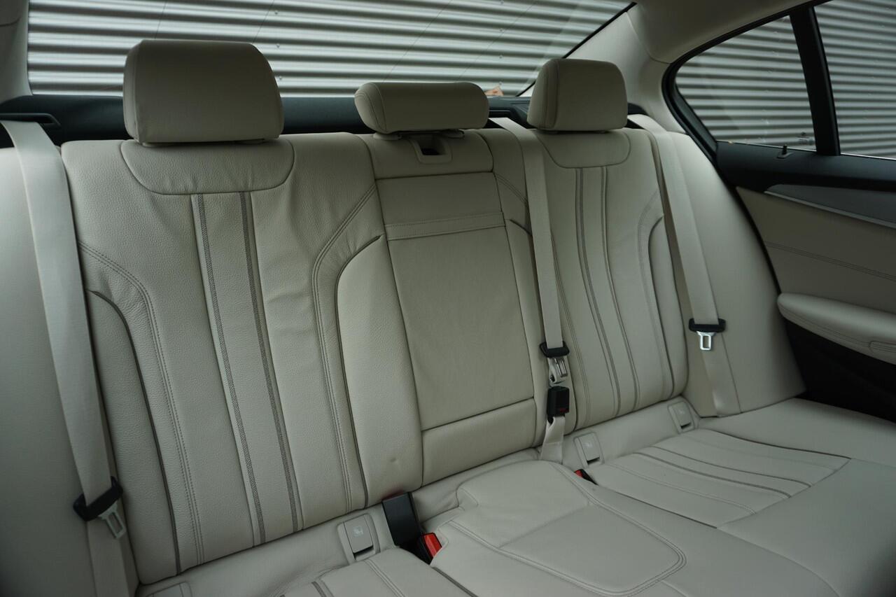 BMW 5-SERIE Sedan 520i Active Cruise | Head-Up | Comfortstoel | Parking Assistant | HiFi System